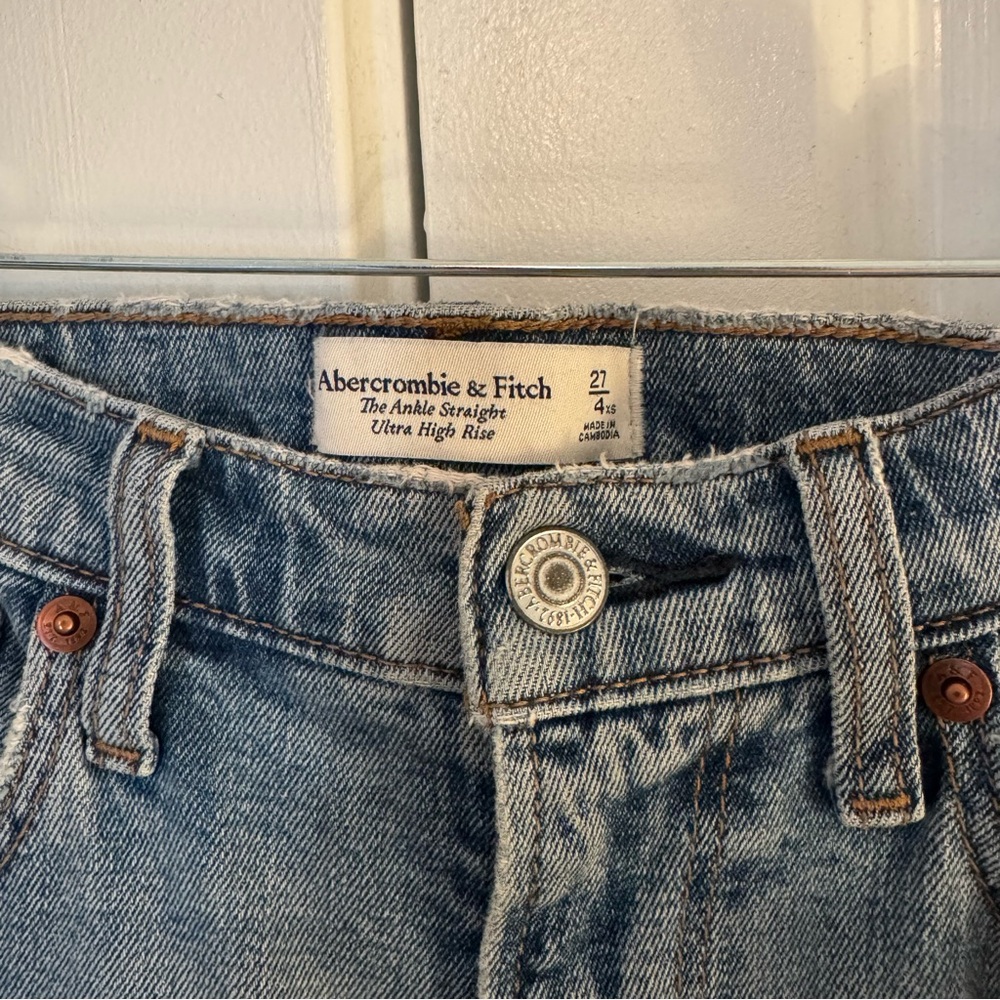 Abercrombie & Fitch Ultra High Rise Jeans